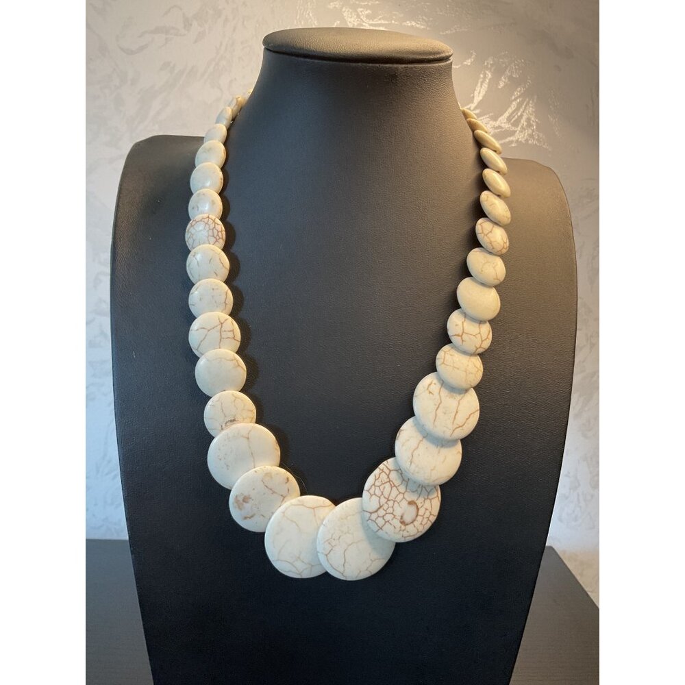 Coastal Western White Stone Disc Graduated Statement Neckalce